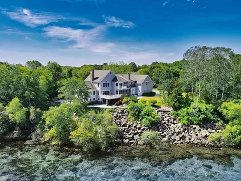 6 Wildpepper Ln, Dartmouth, MA 02748