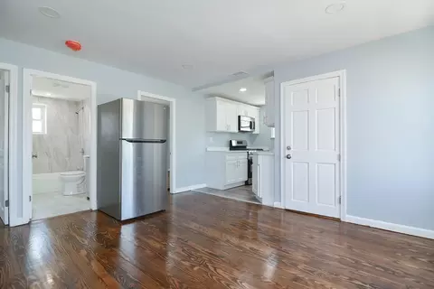 Entry Way - 517 Palmer St, Fall River, MA 02721 photo 1 of 2