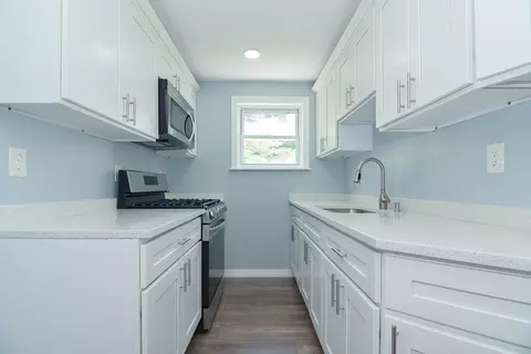 517 Palmer St, Fall River, MA 02721