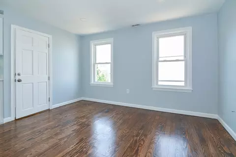 Living - 517 Palmer St, Fall River, MA 02721 photo 4 of 8