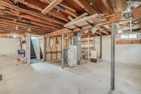 Entry Way - 152 Silvin Rd, Chicopee, MA 01013 photo 1 of 1