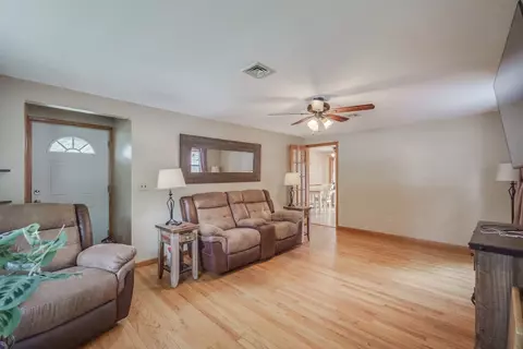 Living - 152 Silvin Rd, Chicopee, MA 01013 photo 4 of 4
