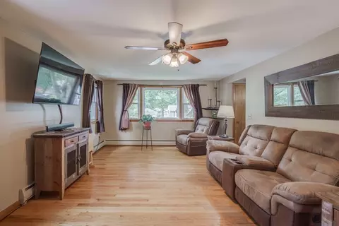 Living - 152 Silvin Rd, Chicopee, MA 01013 photo 1 of 4