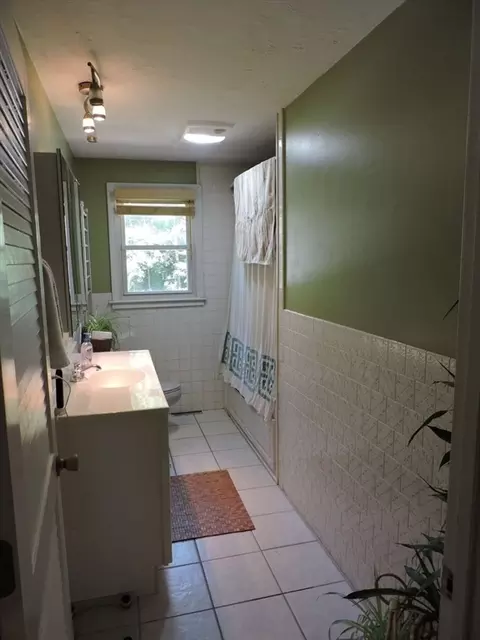 Bath - 92 Lower Gore Rd, Webster, MA 01570 photo 2 of 5