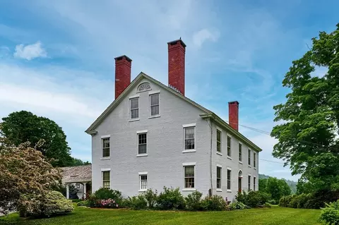 8 Old Upper St, Buckland, MA 01338