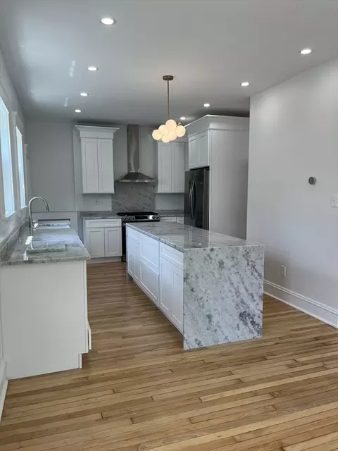 525 Weetamoe St, Fall River, MA 02720