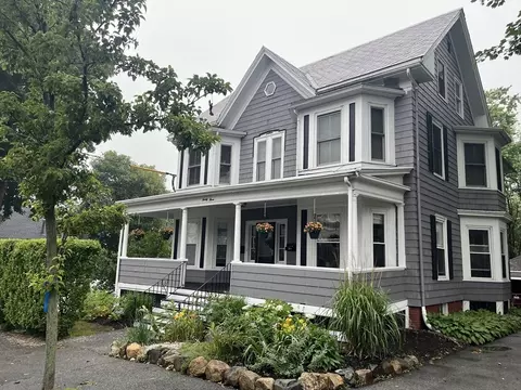 93 Burrill St #A, Swampscott, MA 01907