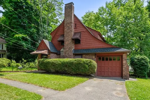 3 Ellestuen Rd, Worcester, MA 01606