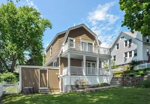 62 Rosemont Rd, Weymouth, MA 02191