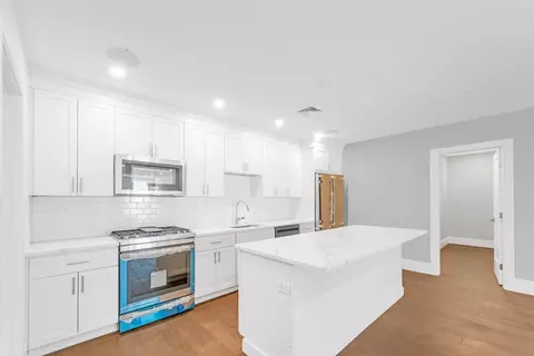 480 W Broadway #105/5, Boston, MA 02127