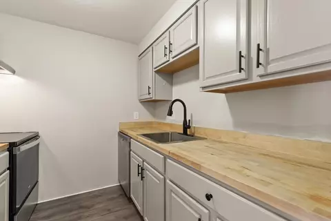 180 Main St #4201, Bridgewater, MA 02324