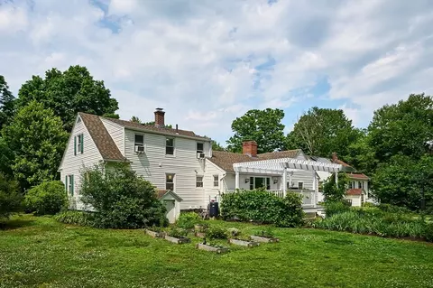 31 West St, Deerfield, MA 01373