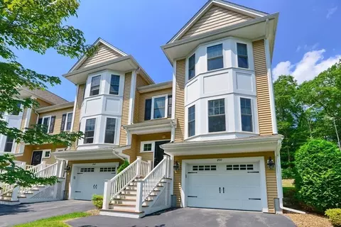 201 Crystal Way #201, Bellingham, MA 02019