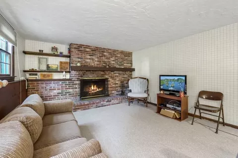Living - 1 Pentucket Ln, Danvers, MA 01923 photo 5 of 5