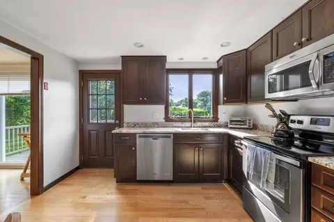 Kitchen - 1 Pentucket Ln, Danvers, MA 01923 photo 3 of 4