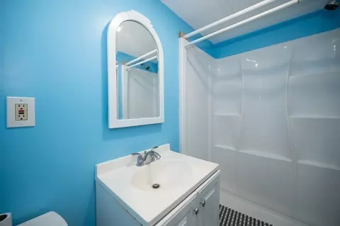Bath - 17 Jefferson St, Worcester, MA 01604 photo 2 of 3