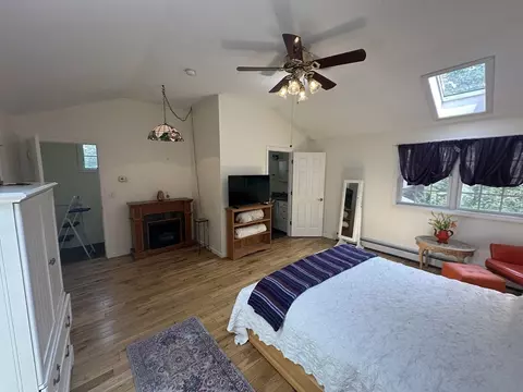 Bedroom - 149 Mccarthy Ave, Chicopee, MA 01020 photo 8 of 8