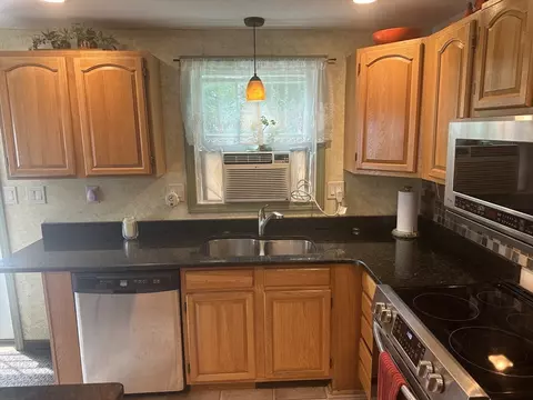 Kitchen - 149 Mccarthy Ave, Chicopee, MA 01020 photo 5 of 7