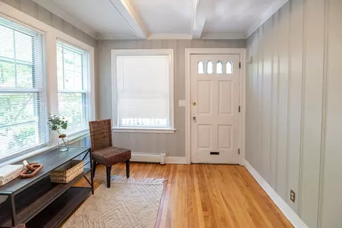 Entry Way - 28 Eagle Rd, Worcester, MA 01605 photo 2 of 5