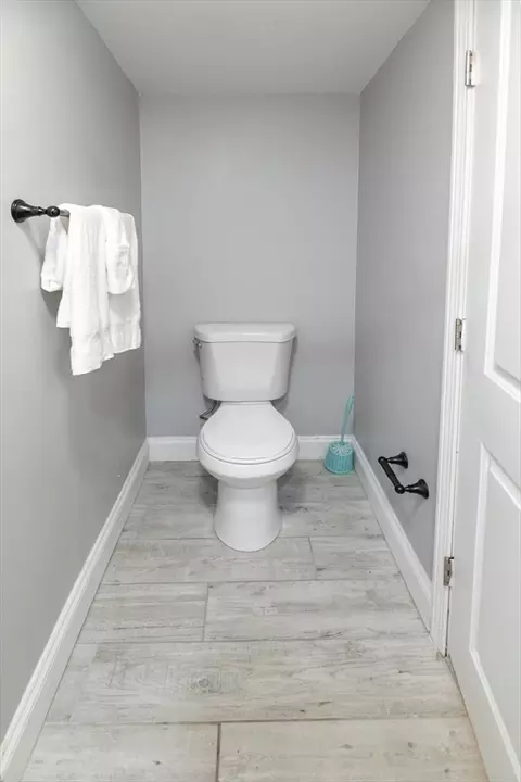 Bath - 28 Eagle Rd, Worcester, MA 01605 photo 1 of 5