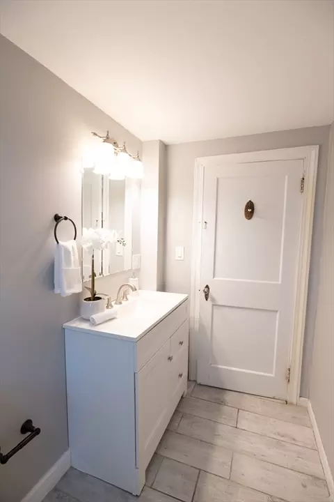 Bath - 28 Eagle Rd, Worcester, MA 01605 photo 5 of 5