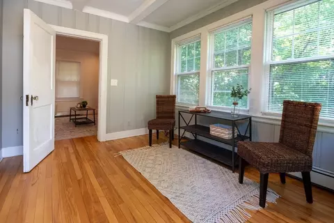 Entry Way - 28 Eagle Rd, Worcester, MA 01605 photo 3 of 5