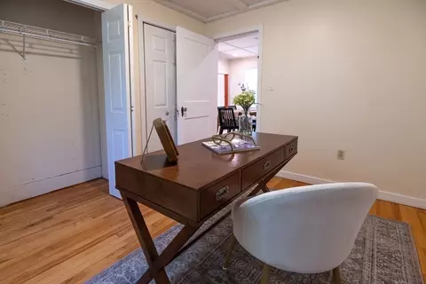 Entry Way - 28 Eagle Rd, Worcester, MA 01605 photo 4 of 5