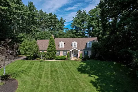 3 Venus Cir, Franklin, MA 02038