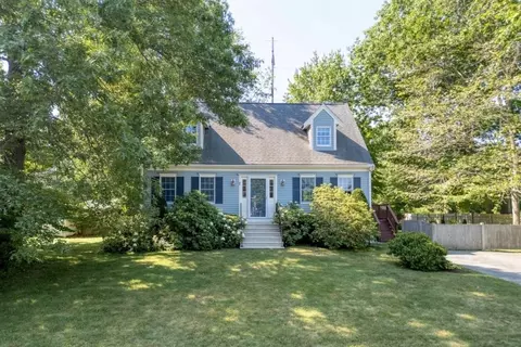 7 Nobscot Brook Ln, Rockland, MA 02370