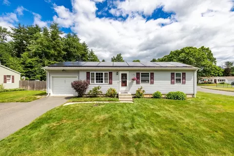 366 Peekskill Ave, Springfield, MA 01129 photo 2