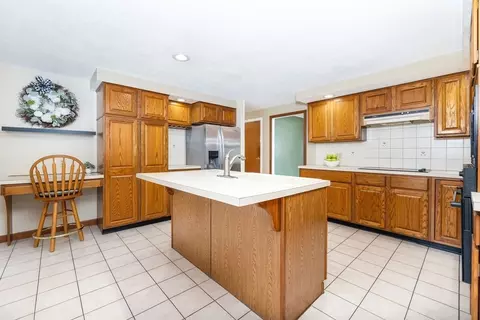 366 Peekskill Ave, Springfield, MA 01129 photo 18