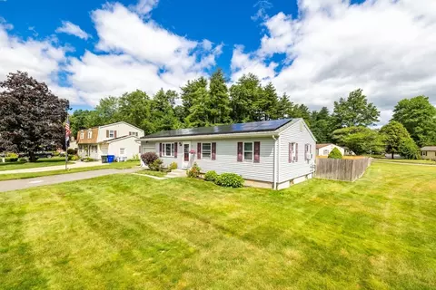 366 Peekskill Ave, Springfield, MA 01129 photo 3