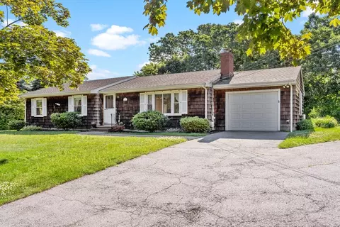 24 Dwight Ave, Plymouth, MA 02360