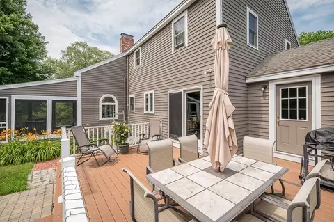 325 Center St, Groveland, MA 01834