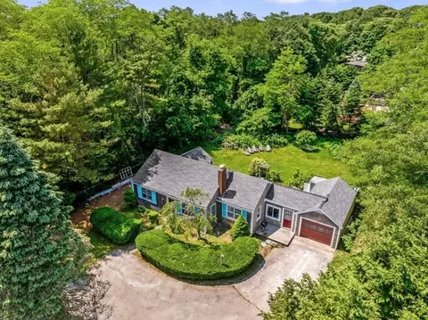 595 Phinneys Ln, Centerville, MA 02632