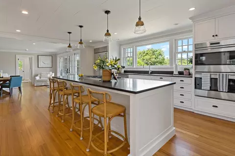 5 Smiths Point Rd, Yarmouth, MA 02673