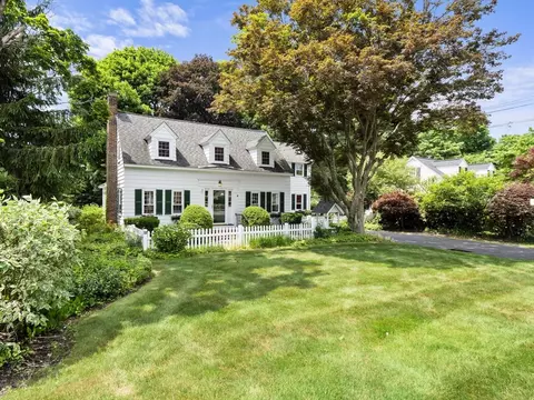 180 Elm St, Andover, MA 01810