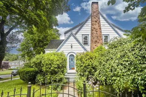 62 Beauview Ter, West Springfield, MA 01089