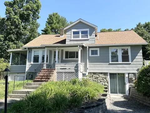 829 Turnpike St, Stoughton, MA 02072