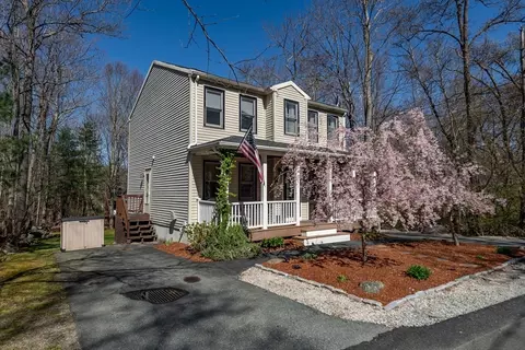 61 Braemore Rd, Braintree, MA 02184