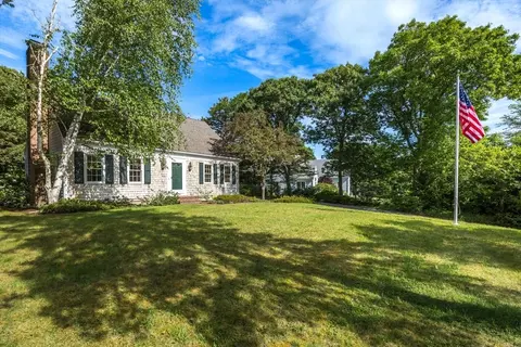 52 Court St, Chatham, MA 02650