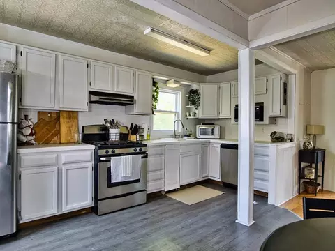 654 Woodman St, Fall River, MA 02724 photo 6