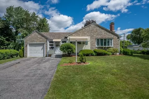 16 Fairlawn St, Grafton, MA 01536