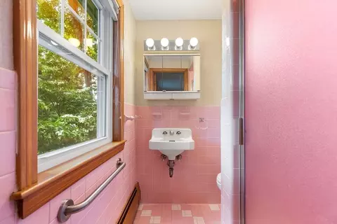 Bath - 11 Tower Rd, Lexington, MA 02421 photo 2 of 3