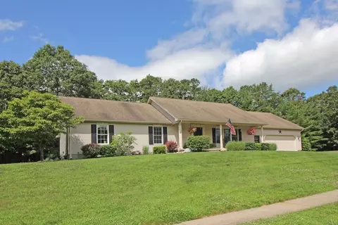 18 Sabrina Brooke Ln, Westfield, MA 01085
