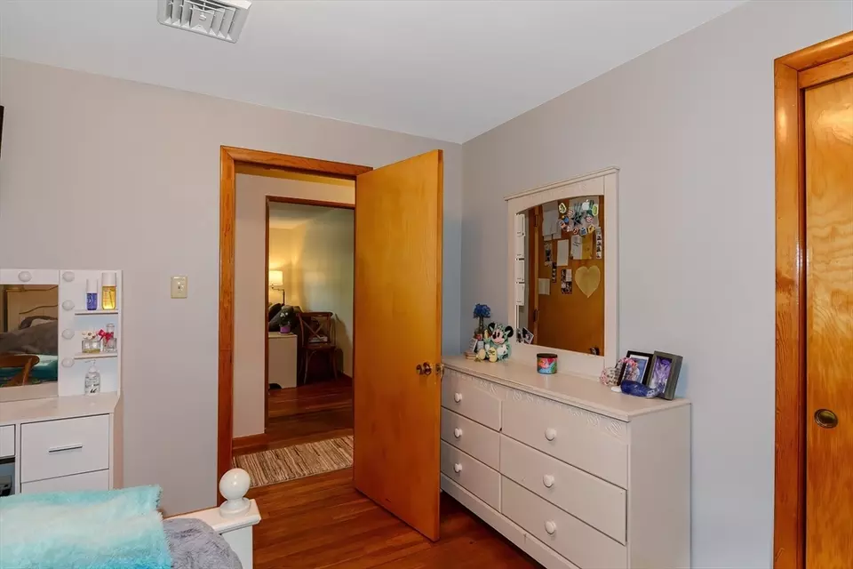 20 Donnelly Rd, Spencer, MA 01562 42 Photos Movoto