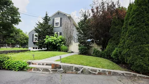 20 Ticehurst Ln, Marblehead, MA 01945