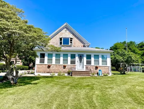 21 Alden St, Plymouth, MA 02360