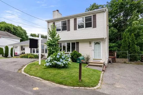 226 Pine Hill Cir, Waltham, MA 02451