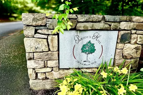 11 Parsons Hill Rd, Wenham, MA 01984